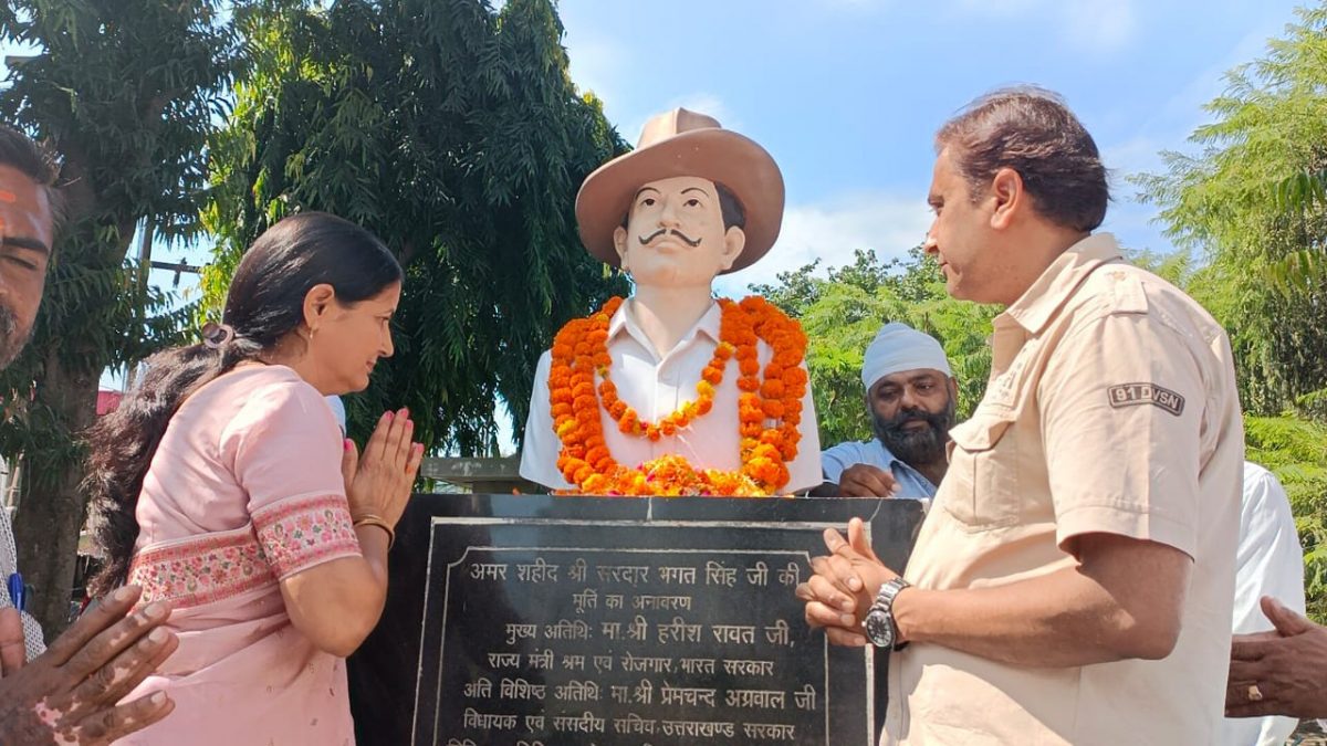 भगत सिंह जयंती : शहीद-ए-आजम भगत सिंह की प्रतिमा पर महापौर ऋषिकेश ने भाजपाइयों के साथ अर्पित की श्रद्धांजलि