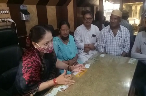 नरेंद्रनगर- टिहरी की कांग्रेस चुनाव घोषणा पत्र प्रभारी लक्ष्मी राणा ने कार्यकर्ताओं के साथ की बैठक