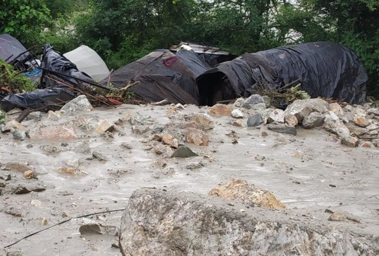 चमोली : नारायणबगड़ के पंती में बादल फटने से तबाही, मजदूरो के 15 टेंट मलवे में दबे, राहत बचाव कार्य जारी