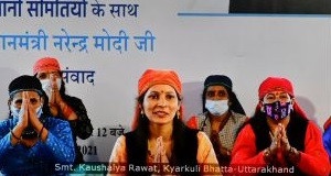 क्यारकुली गांव की कौशल्या देवी और उनके समूह के साथ पीएम मोदी ने की बातचीत