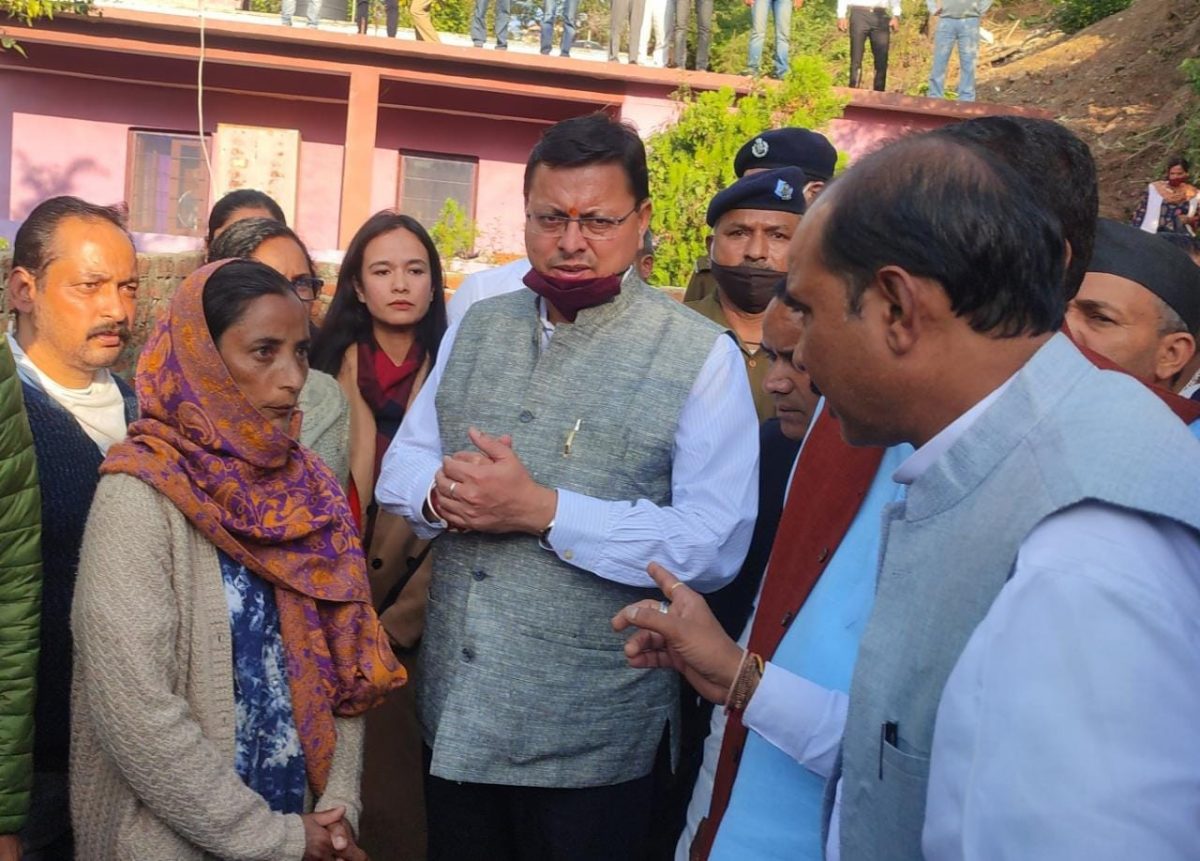 मुख्यमंत्री पुष्कर सिंह धामी ने अल्मोड़ा जनपद में आपदा प्रभावित क्षेत्रों का निरीक्षण कर आपदा प्रभावितो से मुलाकात की