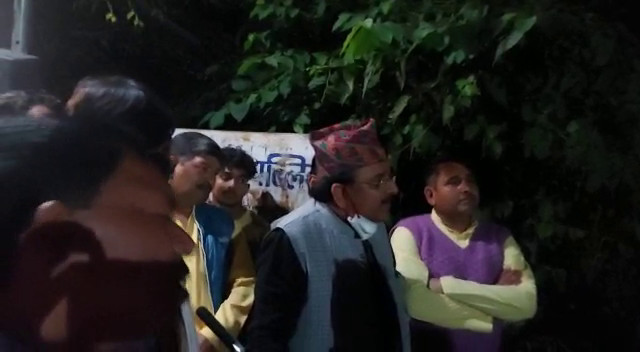 बेतालघाट : केन्द्रीय मंत्री अजय भट्ट और स्थानीय लोगों के बीच पानी की समस्या को लेकर हुई नोंक झोंक