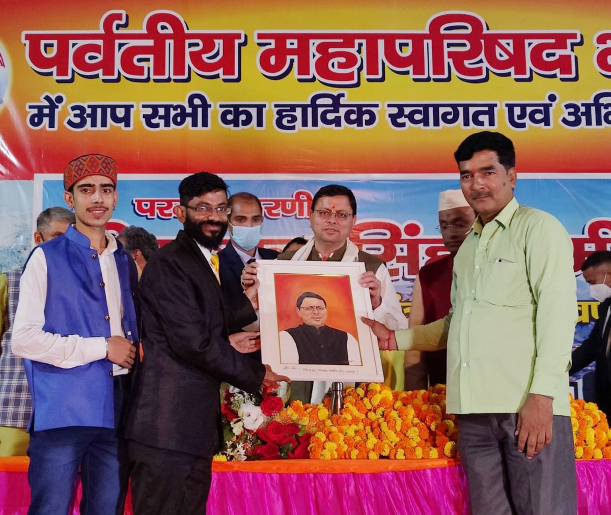 लखनऊ में पर्वतीय महापरिषद लखनऊ द्वारा आयोजित स्वागत समारोह में शामिल हुए मुख्यमंत्री पुष्कर सिंह धामी