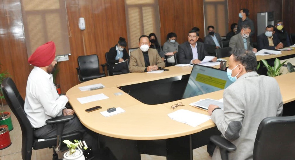 मुख्य सचिव डॉ. एस. एस. संधु ने सचिवालय में पर्यटन एवं नागरिक उड्डयन विभाग की समीक्षा की