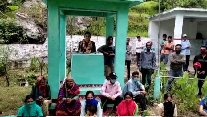पिथौरागढ़- अशोक चक्र विजेता शहीद बहादुर सिंह रावल के परिजनों ने किया धरना प्रदर्शन