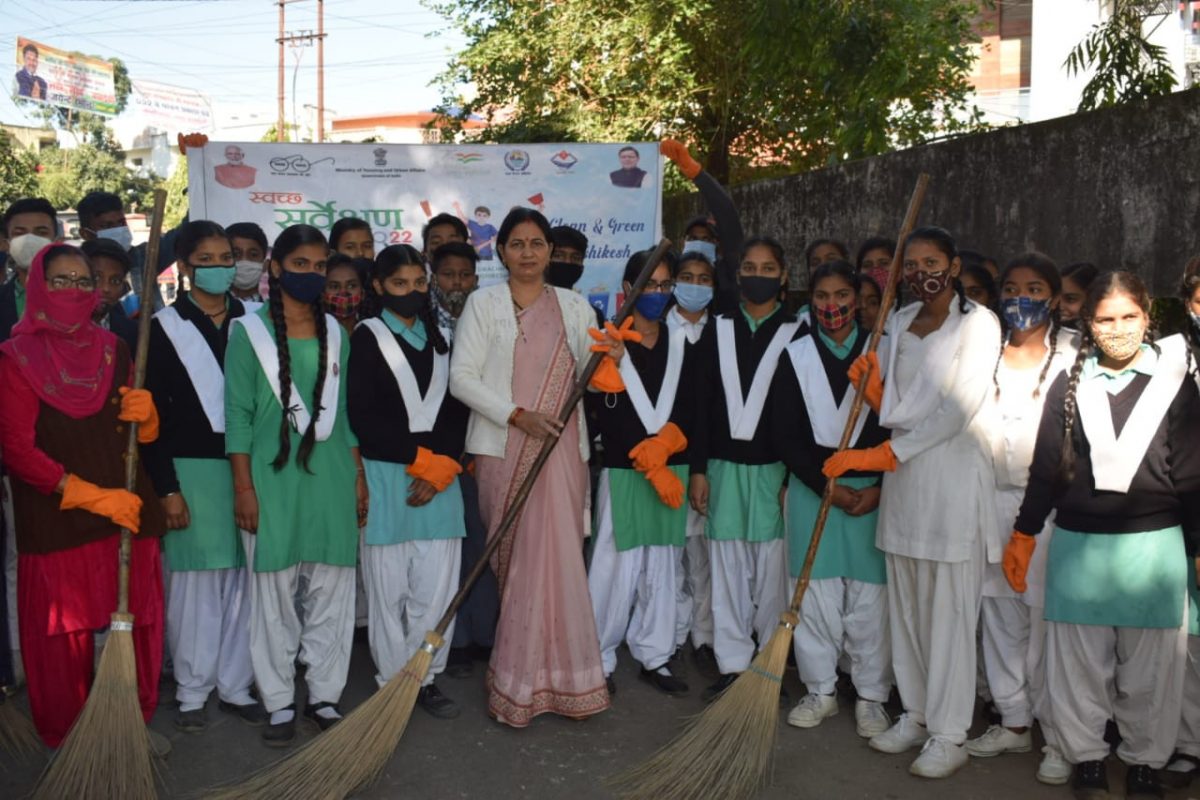महापौर अनिता ममगाई के नेतृत्व में डॉ अंबेडकर पार्क में चला स्वच्छता अभियान, स्वच्छ भारत से ही होगी स्वस्थ भारत की मुहिम सफल