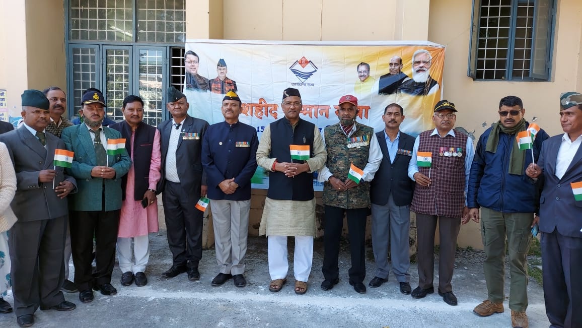 पूर्व सीएम त्रिवेंद्र सिंह रावत ने डोईवाला ब्लॉक से हरि झंडी दिखाकर किया सैनिक सम्मान यात्रा को रवाना