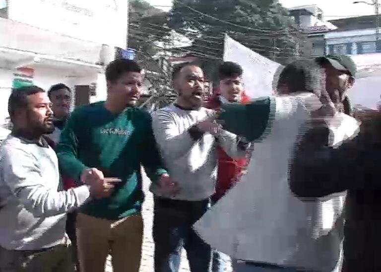 कांग्रेस प्रदेश कार्यालय में आपस में भिड़ें कार्यकर्ता, पूर्व राज्य मंत्री को जड़ा थप्पड़