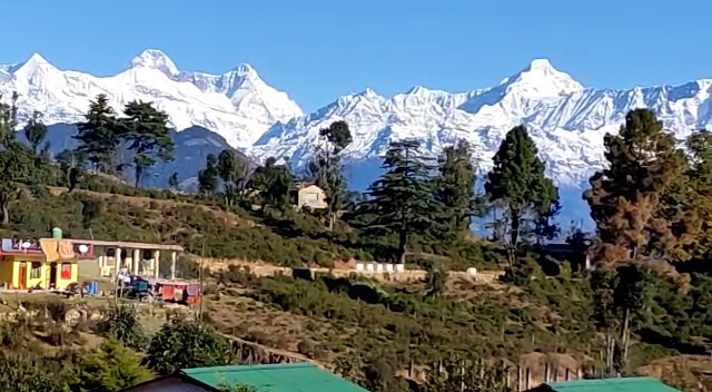 विश्व प्रसिद्ध पर्यटक स्थल चौकोडी से हिमालय का खूबसूरत दृश्य देखनै को मिला