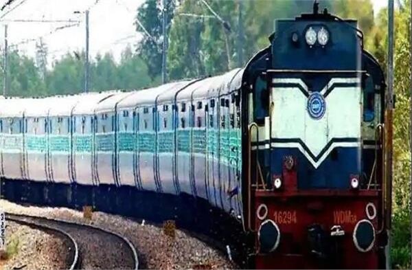 रेल यात्रियों के लिए खुशखबरी, 14 फरवरी से देश की सभी ट्रेनों में खानपान की सुविधा मिलेगी