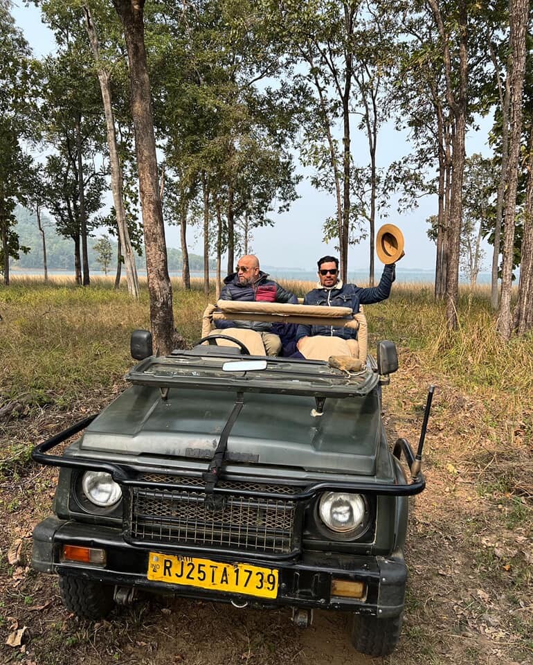 फिल्म अभिनेता रणदीप हुड्डा ने कॉर्बेट नेशनल पार्क का किया भ्रमण, पार्क प्रशासन के बाघों के संरक्षण को सराहा