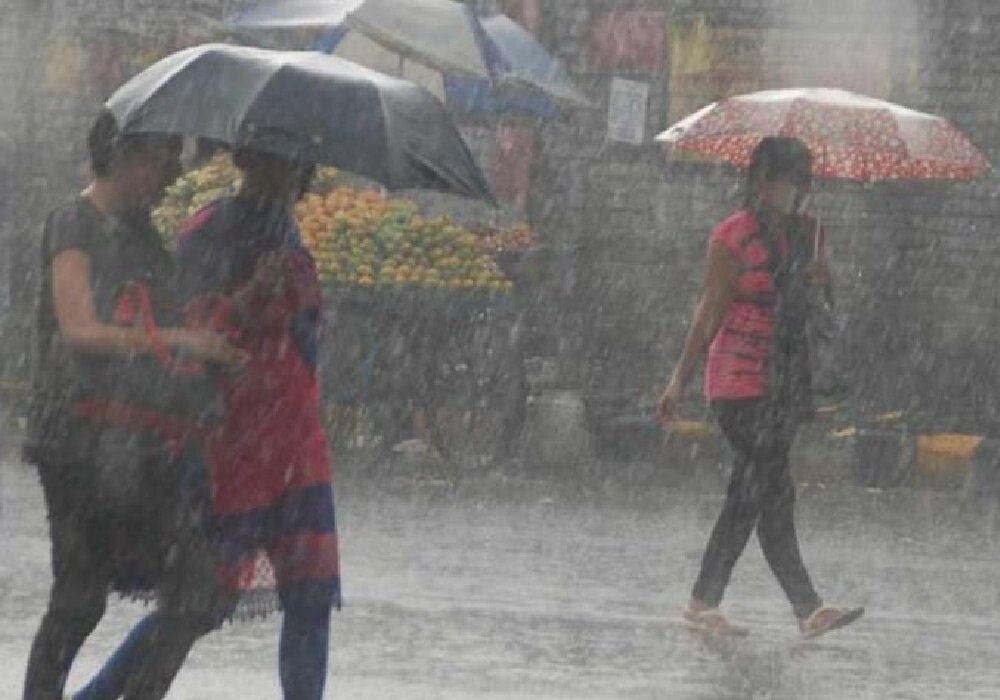 Uttarakhand Weather: इन जिलों में भारी बारिश का येलो अलर्ट, बिजली गिरने की भी जताई जा रही आशंका