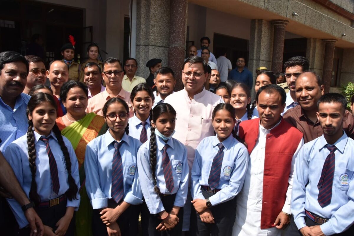 मुख्यमंत्री धामी ने राजीव गांधी नवोदय विद्यालय में परीक्षा पर चर्चा कार्यक्रम में वर्चुअल प्रतिभाग किया