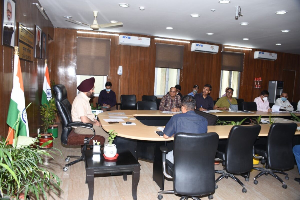 मुख्य सचिव डॉ. एस.एस. संधु ने पर्यटन एवं लोक निर्माण विभाग के अधिकारियों के साथ की बैठक