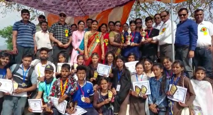 नरेंद्रनगर – विकासखंड के राजकीय महाविद्यालय पोखरी में 2 दिनों तक चली वार्षिक क्रीड़ा प्रतियोगिता का पुरस्कार वितरण के साथ हुआ समापन