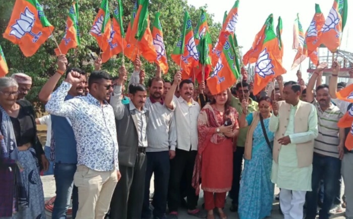 डीडीहाट में मनाया भारतीय जनता पार्टी का स्थापना