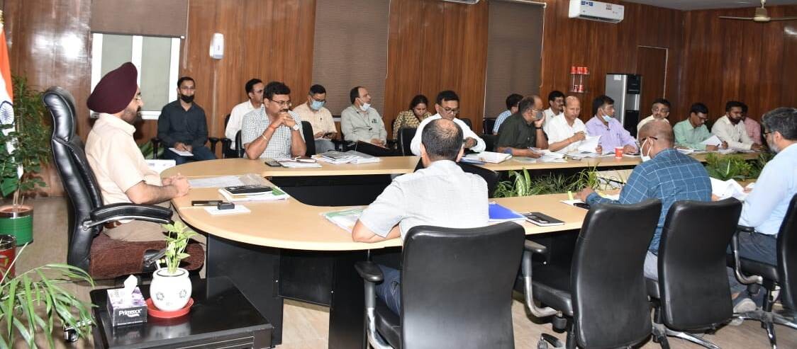 देहरादून- मुख्य सचिव डॉ. एस.एस. संधु की अध्यक्षता में सचिवालय में  आयोजित की गई बैठक