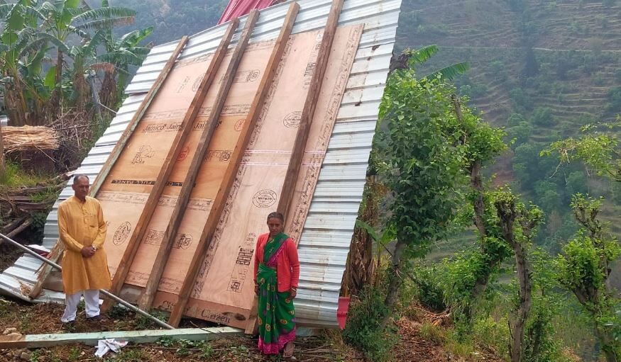चौबट्टाखाल पोखडा क्षेत्र में भारी तूफान से हुआ नुकसान,  पिडितो को मुआवजा देने की मांग
