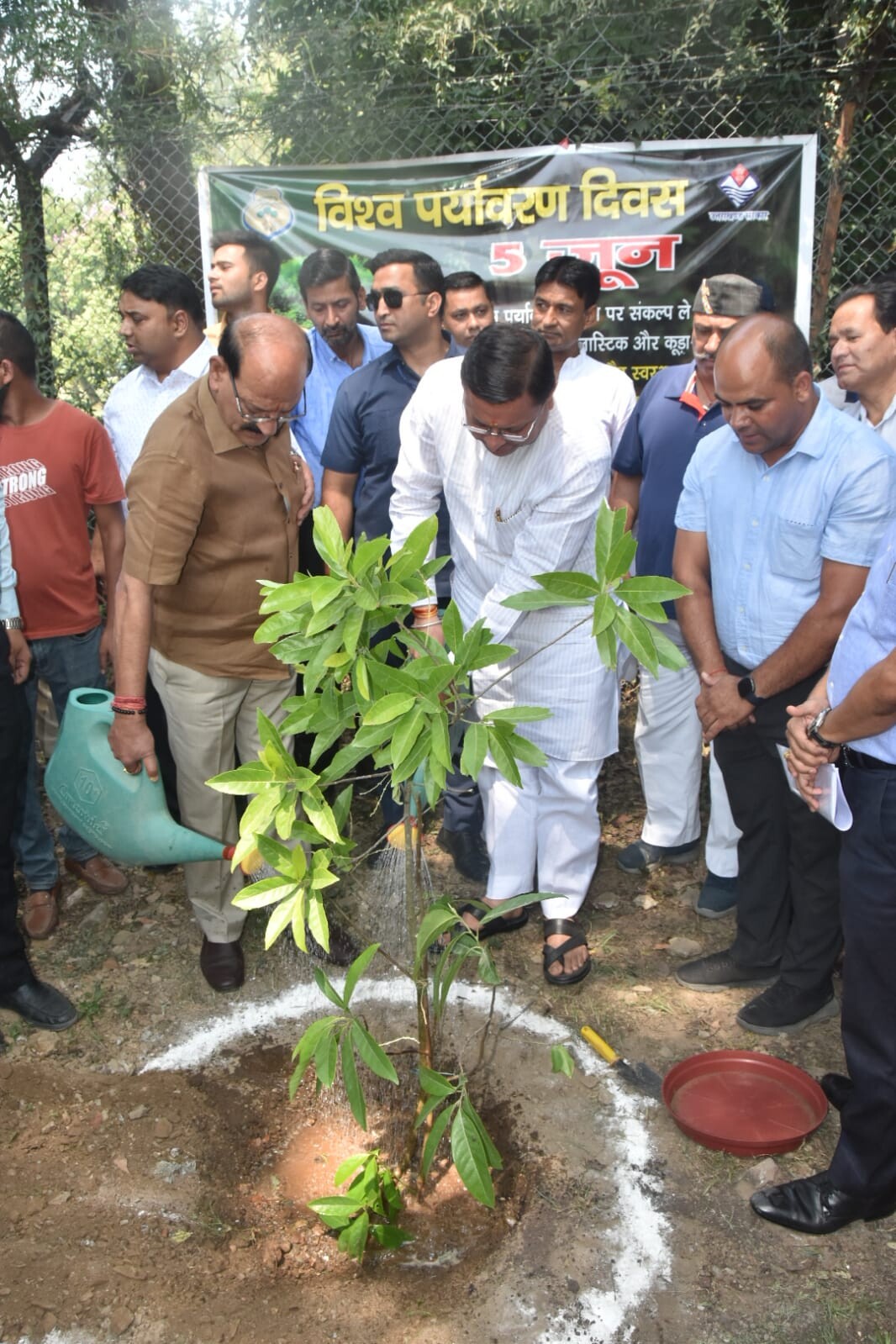 मुख्यमंत्री पुष्कर सिंह धामी ने विश्व पर्यावरण दिवस के अवसर पर  किया वृक्षारोपण