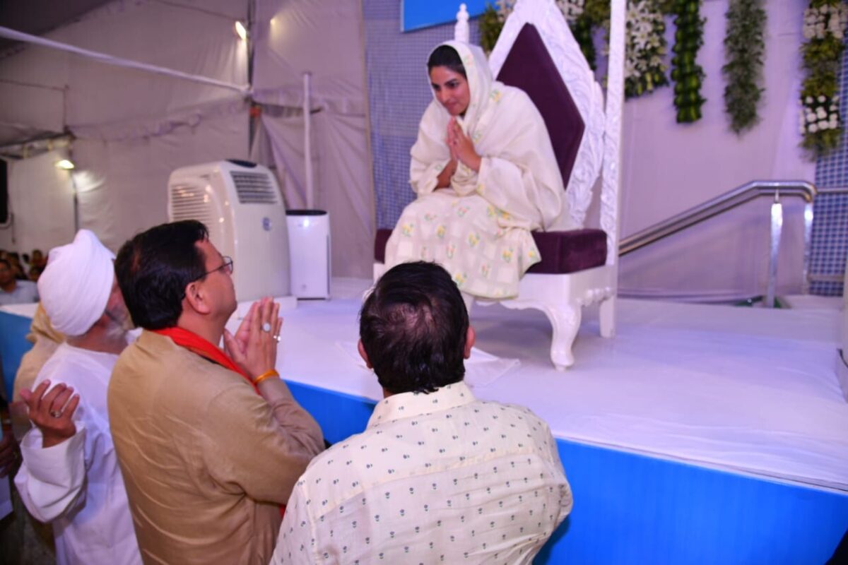 मुख्यमंत्री धामी ने की संत निरंकारी मिशन की प्रमुख सद्गुरु माता सुदीक्षा से भेंट