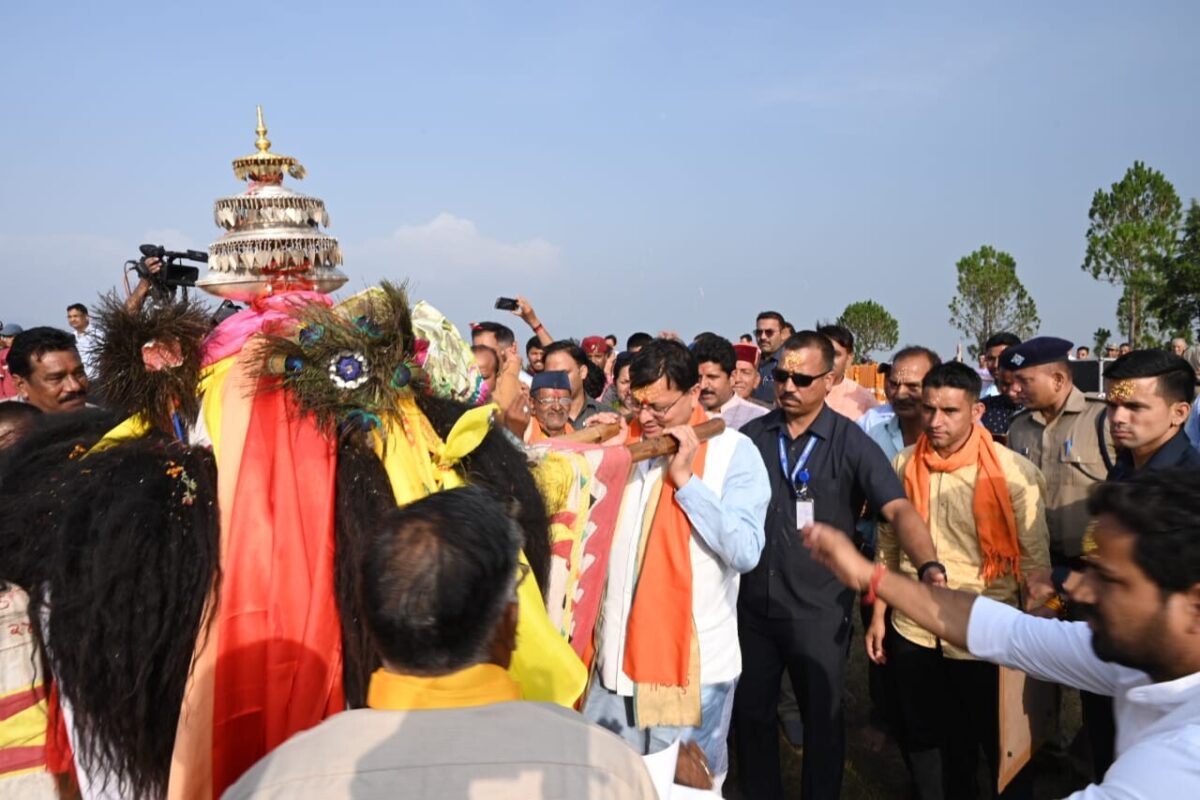 टिहरी: मुख्यमंत्री पुष्कर सिंह धामी ने थौलधार में गंगा दशहरा के अवसर पर भगवान कांगुडा नागराजा डोली यात्रा में  किया प्रतिभाग