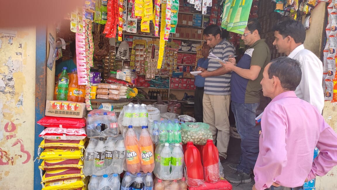 टिहरी- चमियाला बाजार में चारधाम यात्रियों से मनमाने दाम वसूलने की शिकायत पर प्रशासन सख्त