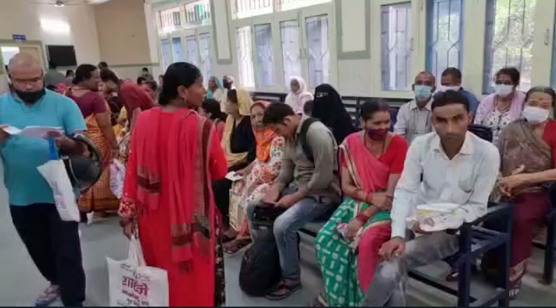 हल्द्वानी : मेडिकल कॉलेज में नौकरी के लिए दिलचस्पी नहीं दिखा रहे डॉक्टर, इलाज कराने वाले लोगों को हो रही दिक्कत