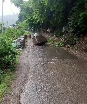 पौड़ी: भारी बारिश से जन जीवन अस्त-व्यस्त, पॉबो के पास बंद हुआ राष्ट्रीय राजमार्ग