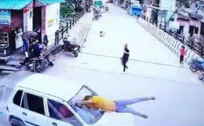 VIDEO : दिल दहला देने वाला वीडियो, कार वाले ने युवक को हवा में उड़ाया