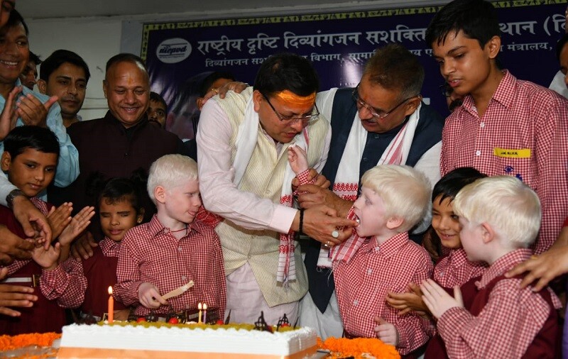 मुख्यमंत्री पुष्कर सिंह धामी ने NIVH के बच्चों के बीच मनाया जन्मदिन