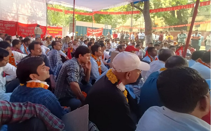  दिल्ली में सरकार के खिलाफ रेल कर्मियों की भूख हड़ताल, निजीकरण का कर रहे विरोध