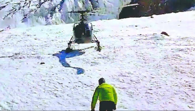 हिमस्खलन की चपेट में आये पर्वतारोहियों के शव हर्षिल हेलिपैड लाये गए, 10 की तलाश जारी