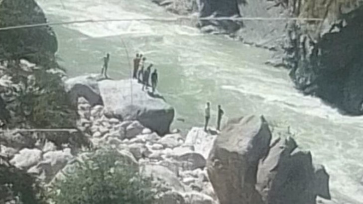 Uttarakhand: पैर फिसलने पर नदी में बहा युवक, खोजबीन में जुटी पुलिस