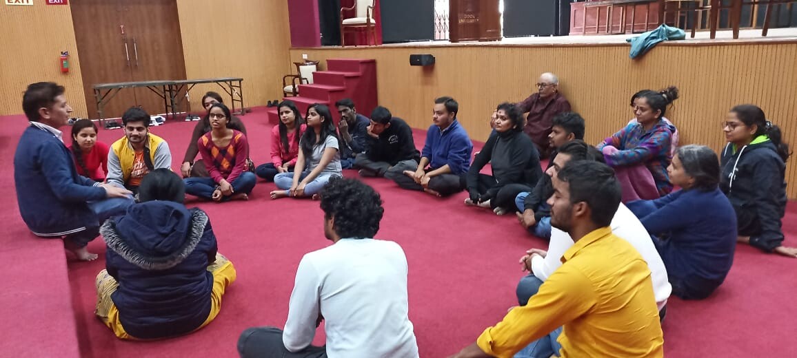 Dehradun : दून विवि में अभिनय रंगमंच कार्यशाला का आयोजन, अभिनय के विभिन्न गुरों से विद्यार्थियों को कराया अवगत
