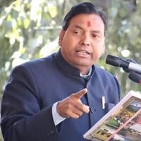 प्रदेेश के मंत्रियों को नई और महंगी गाड़ियां चाहिए – चंदन राम दास
