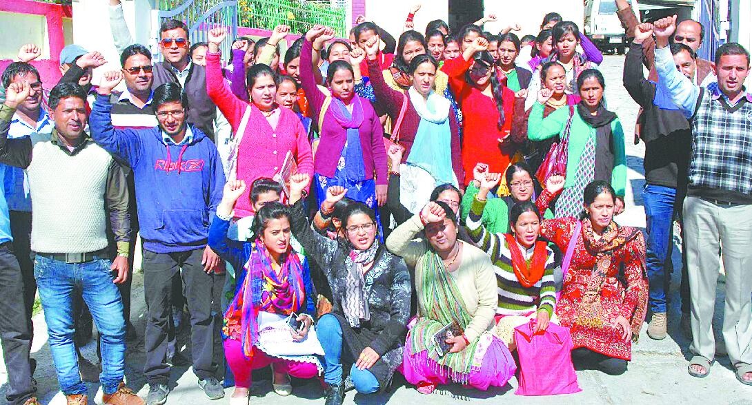 Uttarakhand : मांगे पूरी ना होने पर गेस्ट टीचरों ने किया आंदोलन का ऐलान, 13 दिसंबर को शिक्षा निदेशालय में देंगे धरना