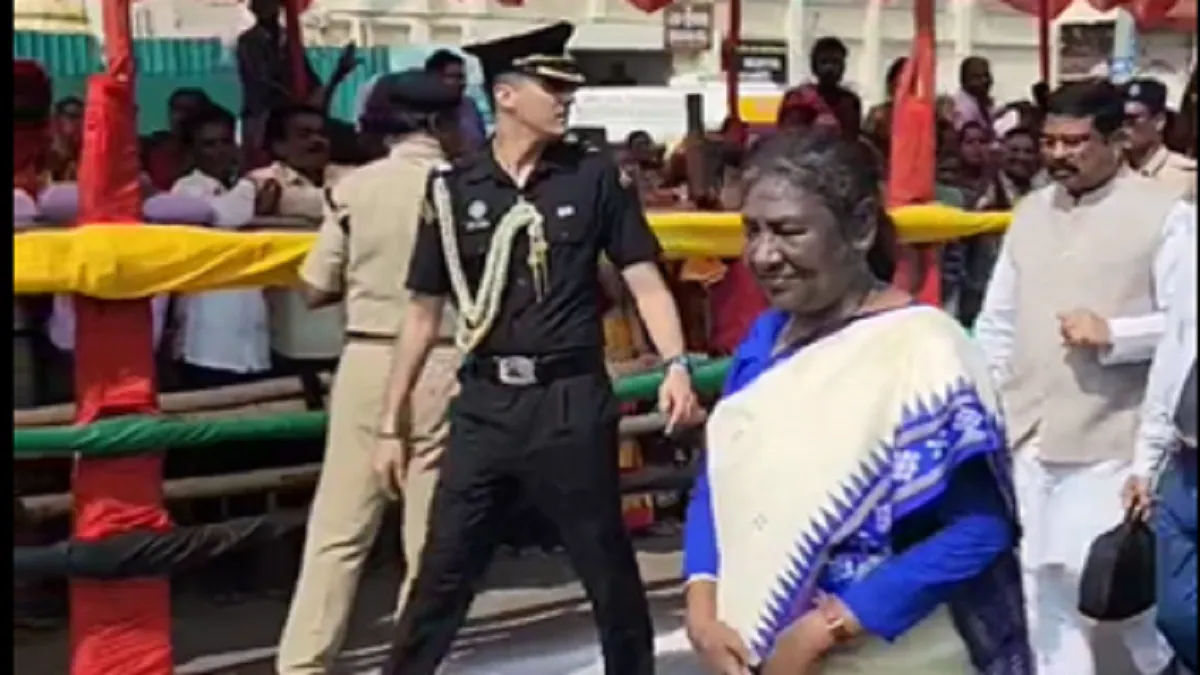 President Draupadi Murmu on her way to Jagganath Puri