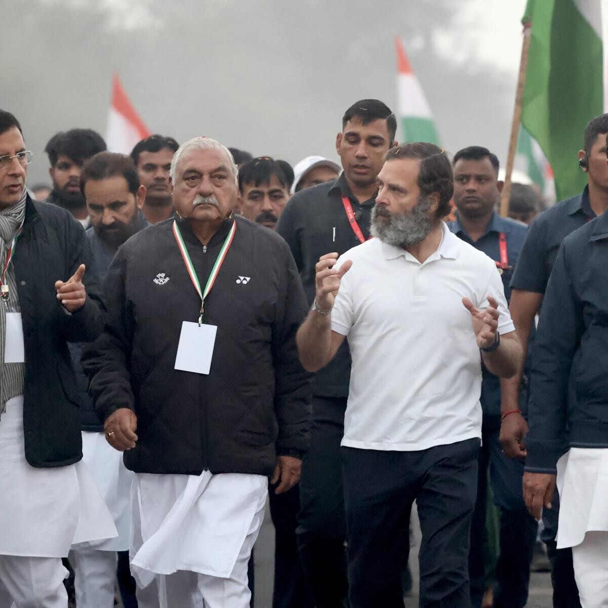कड़ाके की ठण्ड में भी हाफ टी-शर्ट में क्यों घूम रहे राहुल गाँधी ? राहुल का जवाब सुन आप भी रह जाएंगे दंग