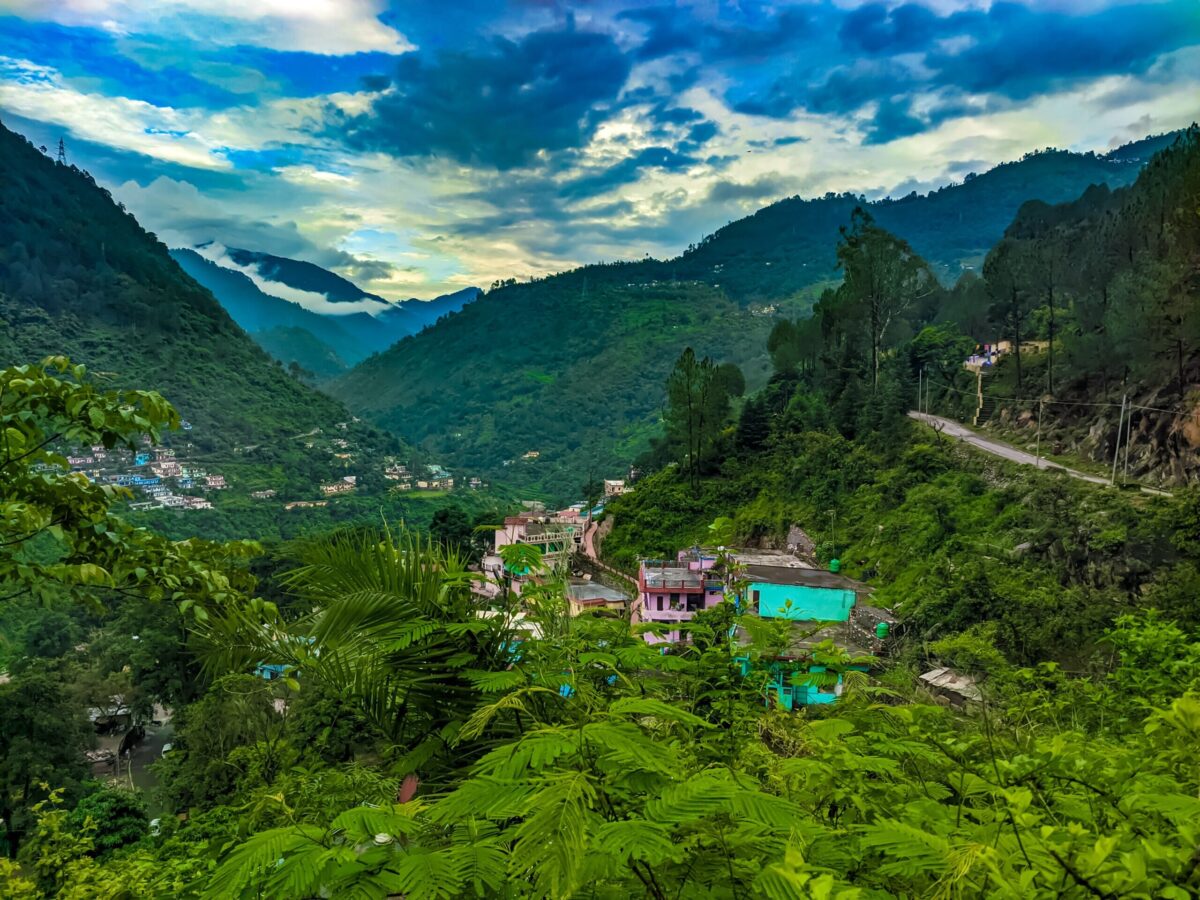 Uttarakhand Weather : प्रदेश में मौसम का मिजाज पड़ सकता है भारी, मौसम विभाग ने जारी किया अलर्ट
