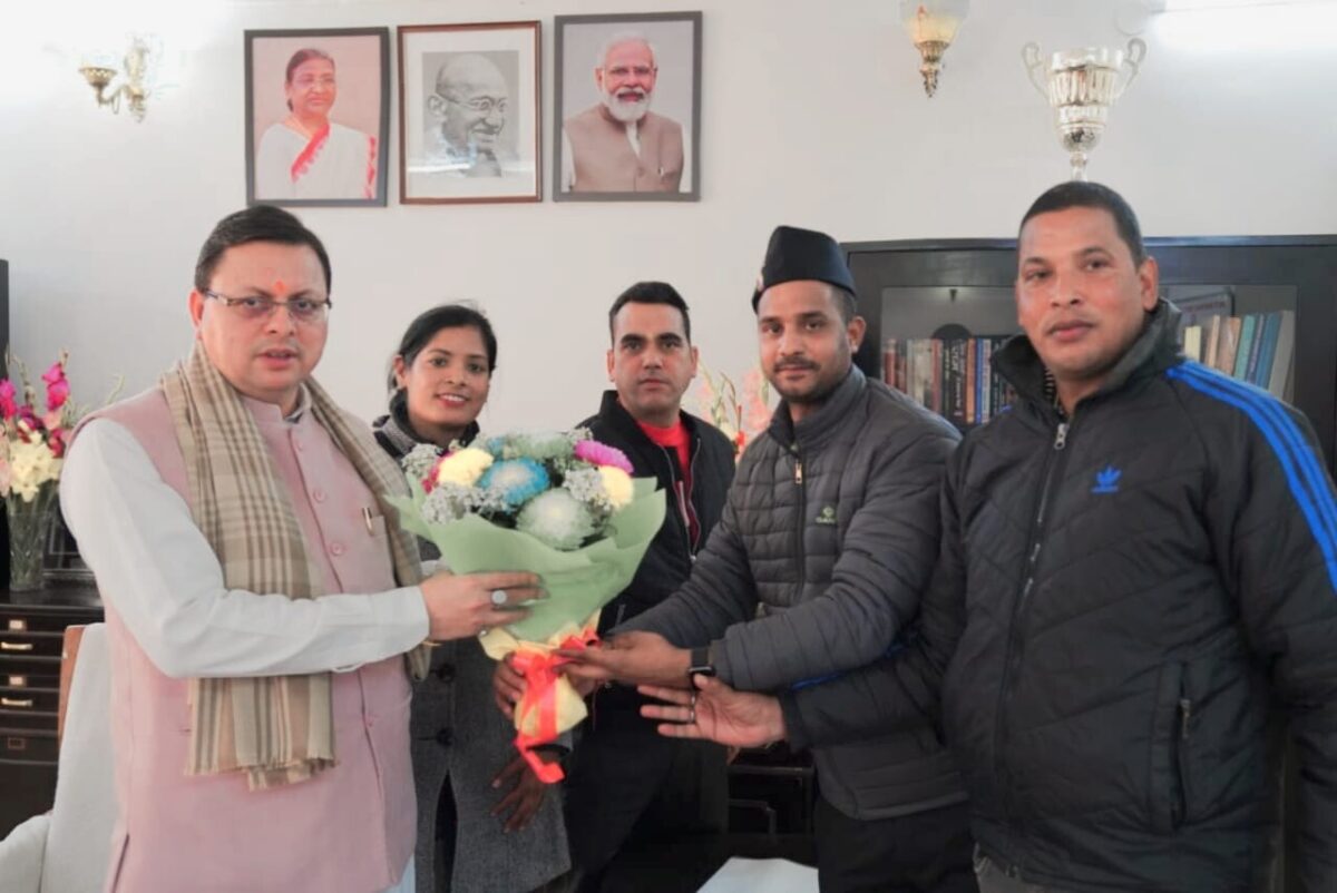 Uttarakhand : माध्यमिक अतिथि शिक्षक संघ ने सीएम धामी से की भेंट, प्रदेश के शिक्षकों के सुरक्षित भविष्य की पैरवी की