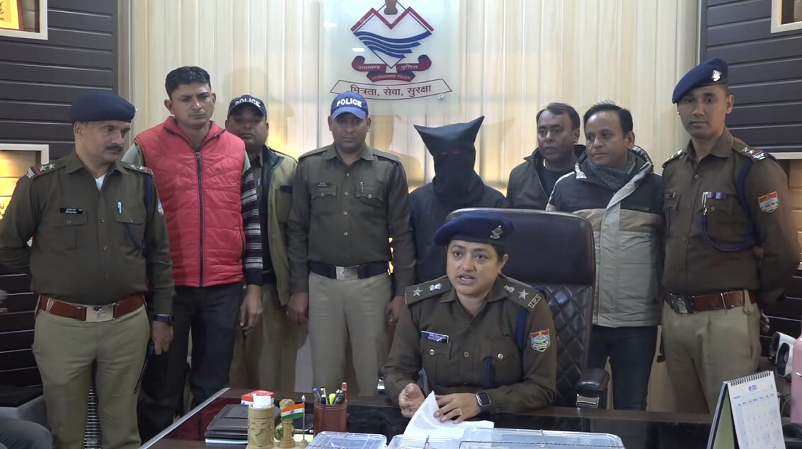 देहरादून पुलिस ने 12 घंटे के अंदर किया चोरी का खुलासा, अभियुक्तों को गिरफ्तार कर बरामद किया चोरी का सामान