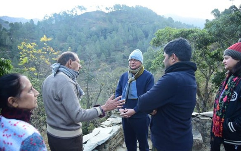 सुबह-सुबह भ्रमण पर निकले मुख्यमंत्री धामी,गांव वासियों से की मुलाकात
