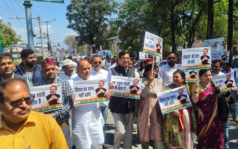 कांग्रेस नेता राहुल गांधी के प्रति दमनात्मक रवैये के विरोध में उत्तराखंड कांग्रेस उतरी सड़कों पर