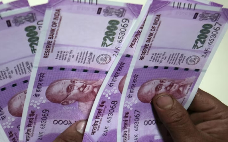 भारतीय रिजर्व बैंक ने एक बार फिर बड़ा फैसला लिया है,2000 रुपये के नोट को वापस लेने का ऐलान
