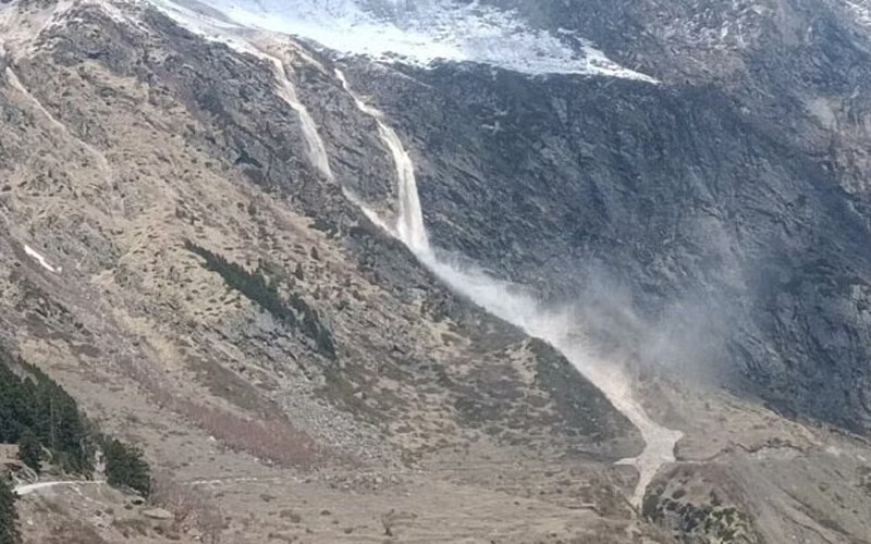 चीन सीमा के पास दारमा घाटी में लौखुंग नाले में टूटा ग्लेशियर