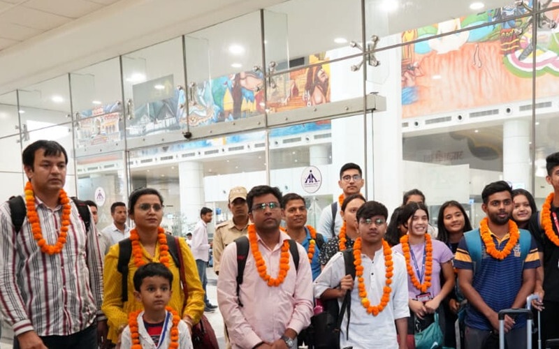 छात्र मणिपुर से सकुशल लौटे देवभूमि उत्तराखंड, मुख्यमंत्री धामी का जताया आभार
