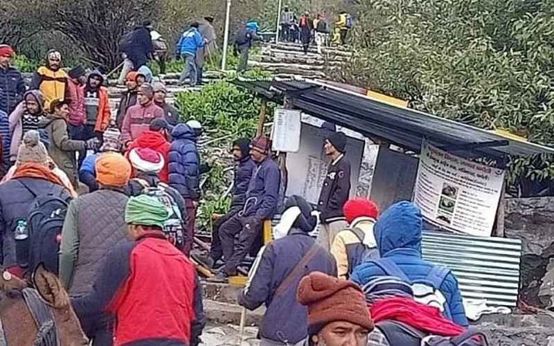 अटलाकोटी के समीप हिमखंड आने से रोकी गई यात्रा,दो घंटे बाद भेजे गए श्रद्धालु