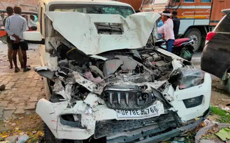कानपुर में स्कॉर्पियो और ट्रक की आमने-सामने भिड़ंत:महिला की मौत,5 घायल