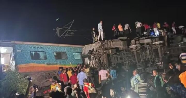 Odisha Train Accident: बालासोर में एक के बाद एक हादसे का शिकार बनीं तीन ट्रेनें, 280 लोगों की मौत