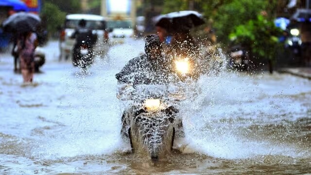 Rainfall Alert: इन जिलों में अगले 4 दिन होगी भारी बारिश, विशेष सावधानी बरतने के निर्देश